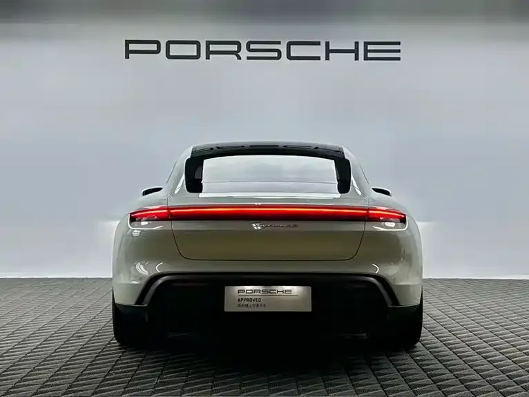 Porsche Taycan — фото 7