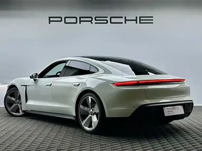 Porsche Taycan — фото 6