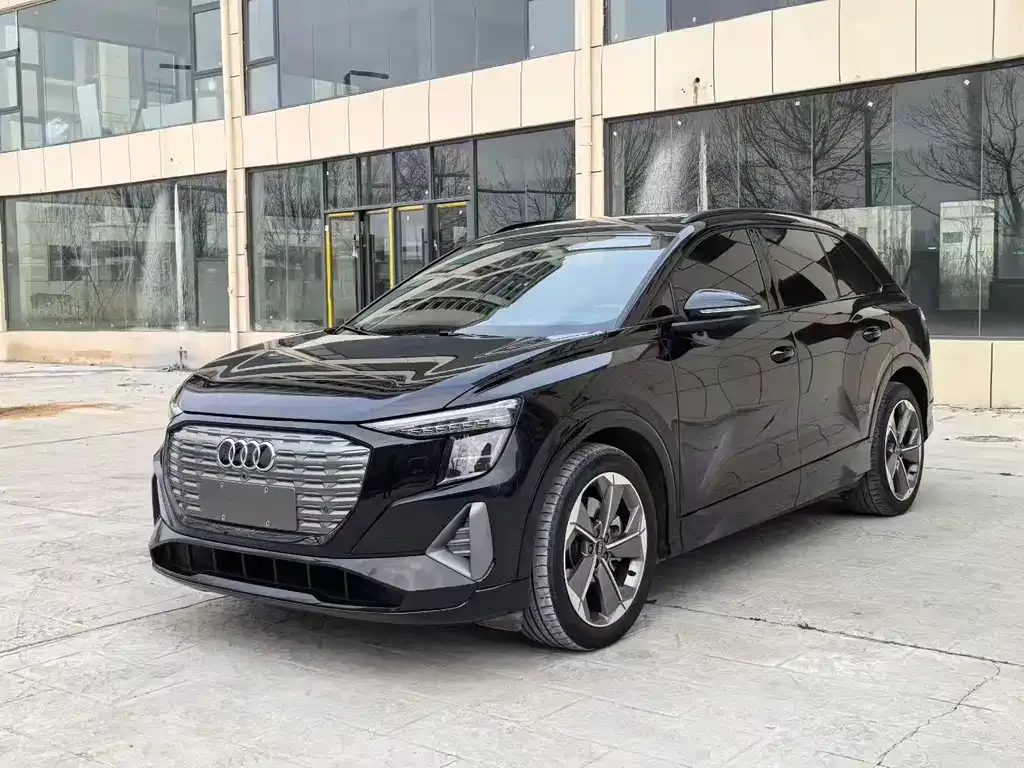 Audi Q5 e-tron — фото 1