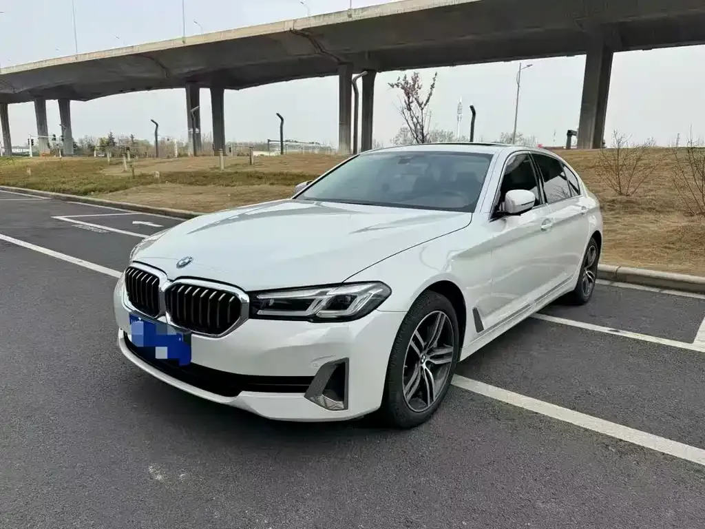 BMW 5 Series — фото 1