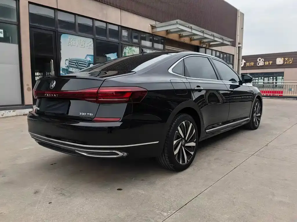 Volkswagen Passat — фото 8