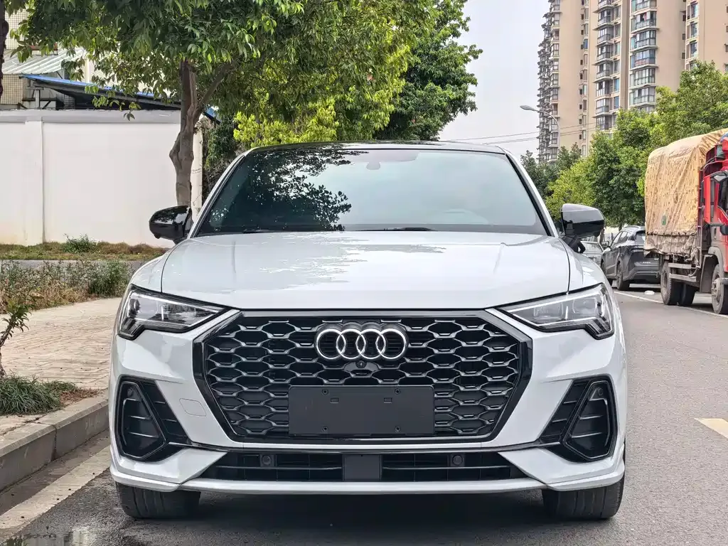 Audi Q3 Sportback — фото 9