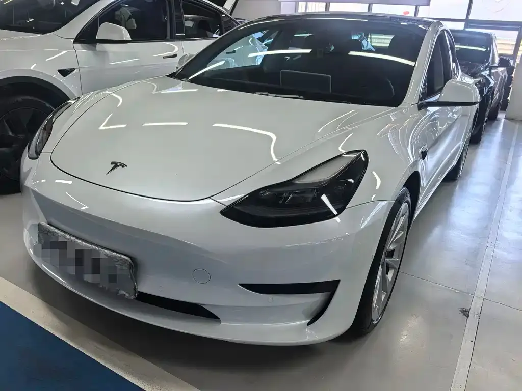 Tesla Model 3 — фото 1