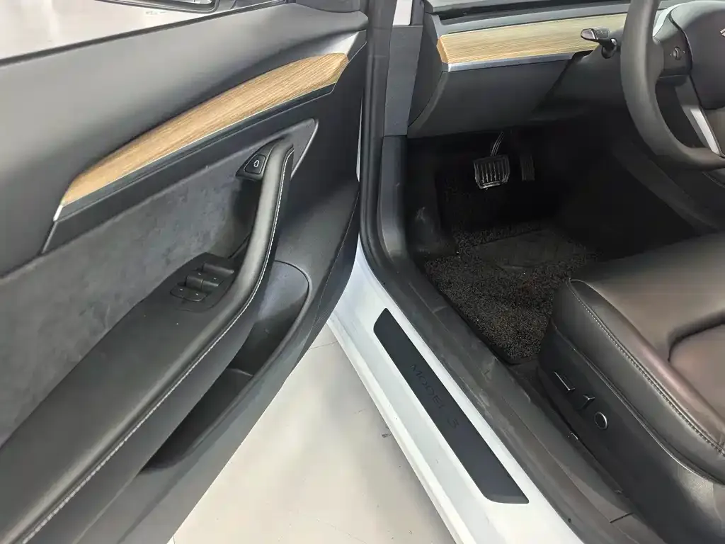Tesla Model 3 — фото 9