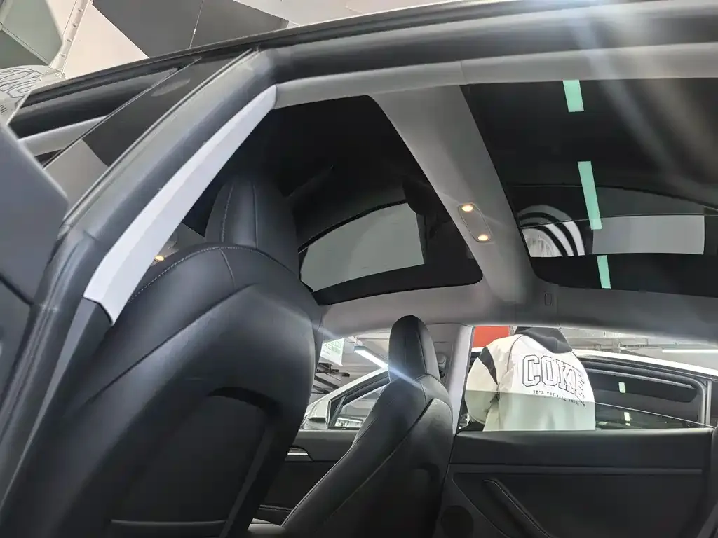 Tesla Model 3 — фото 5