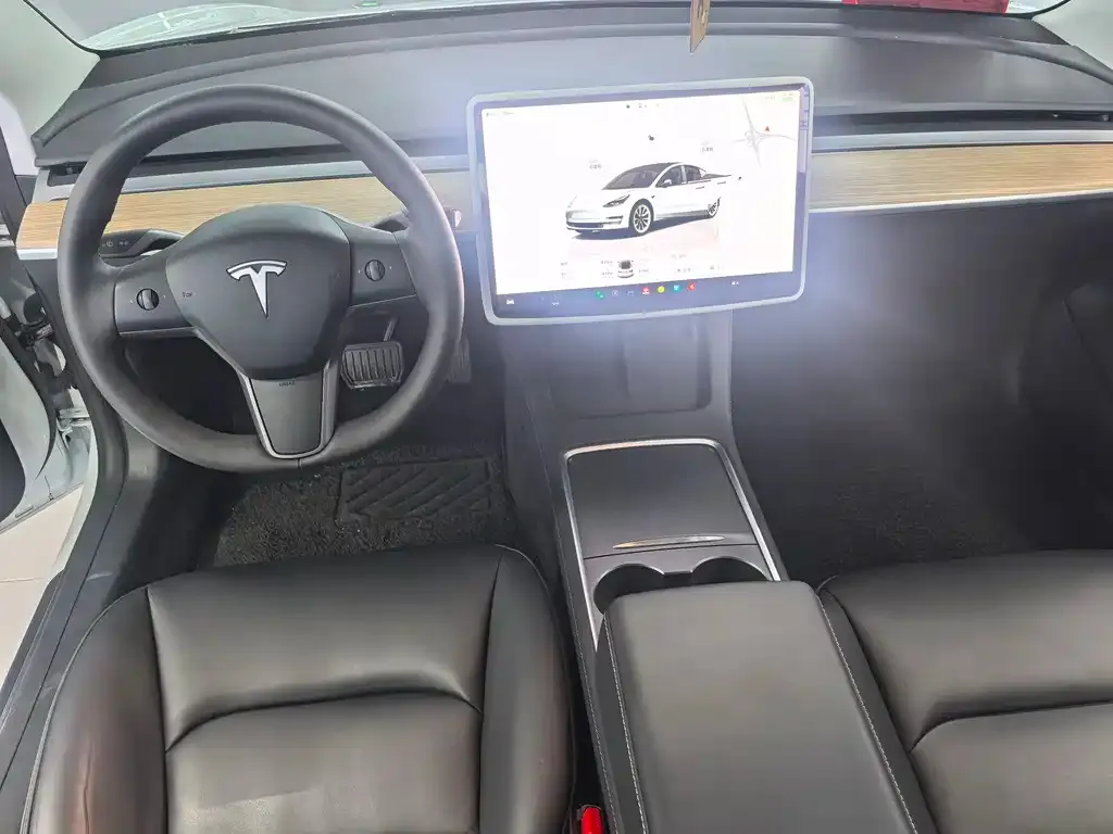 Tesla Model 3 — фото 4