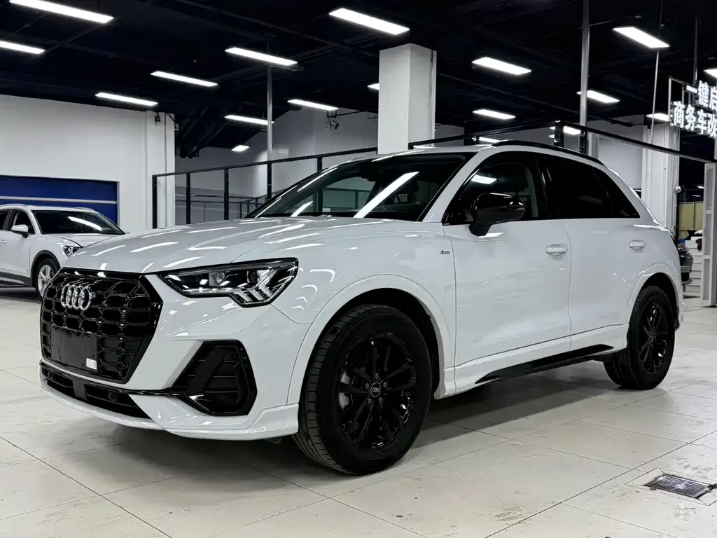 Audi Q3 — фото 1