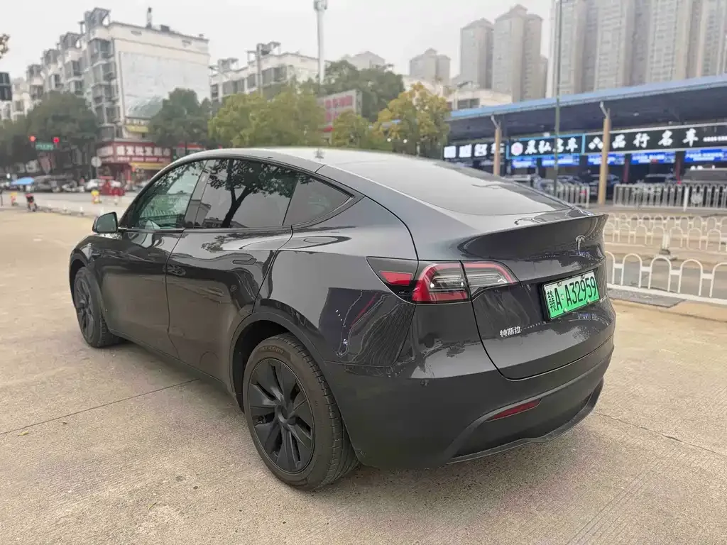 Tesla Model Y — фото 4