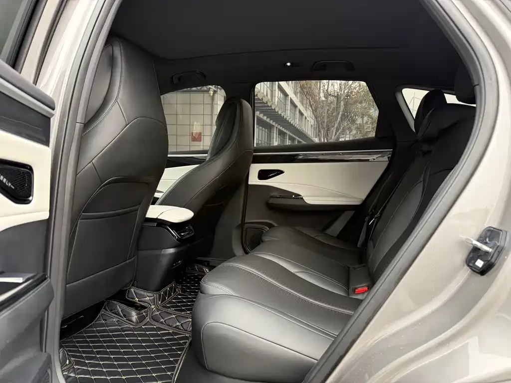 Geely Galaxy L7 — фото 4