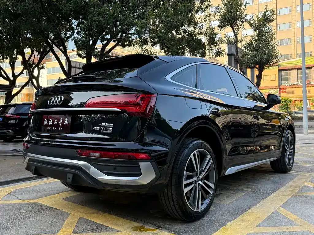 Audi Q5L Sportback — фото 7