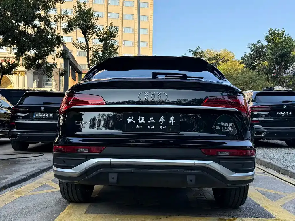 Audi Q5L Sportback — фото 5