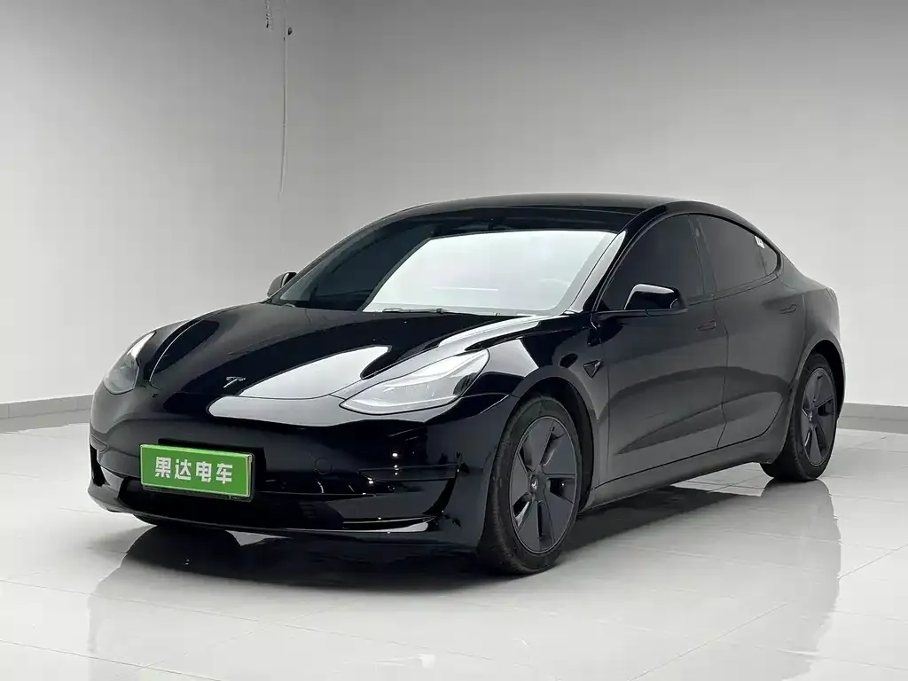 Tesla Model 3 — фото 1