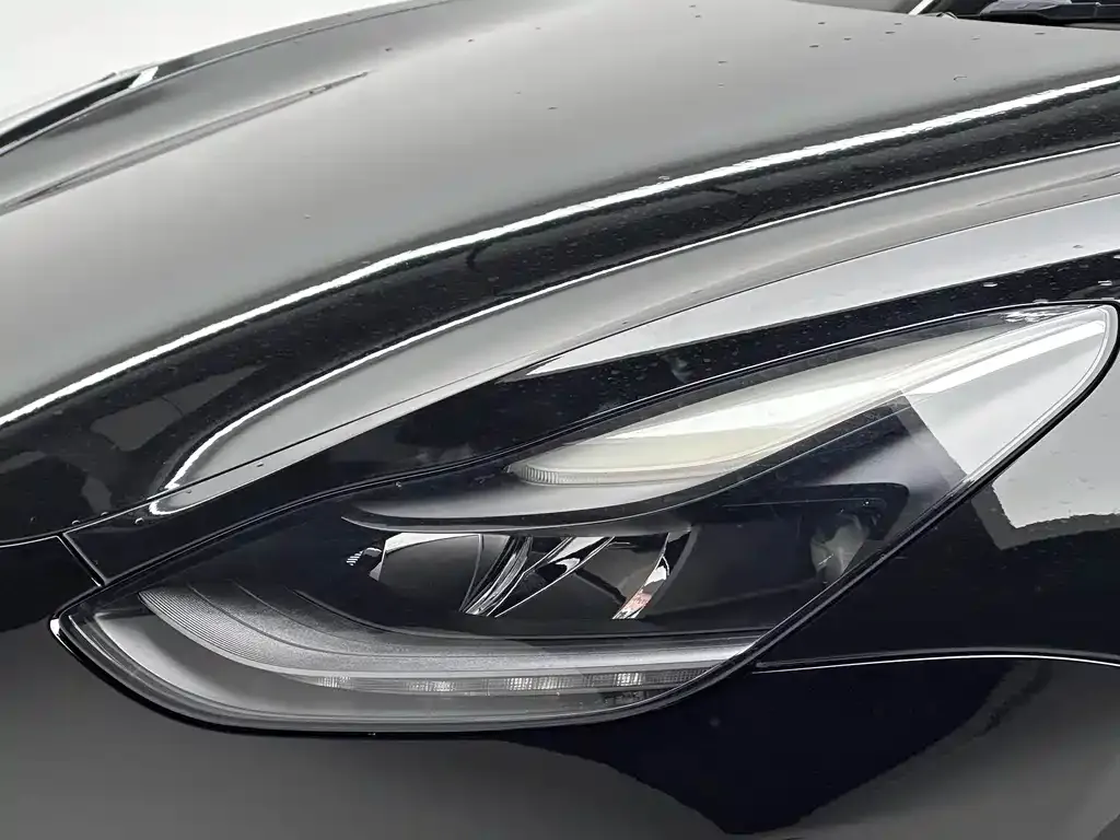 Tesla Model 3 — фото 8