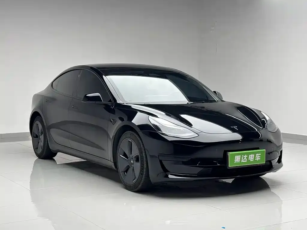 Tesla Model 3 — фото 4