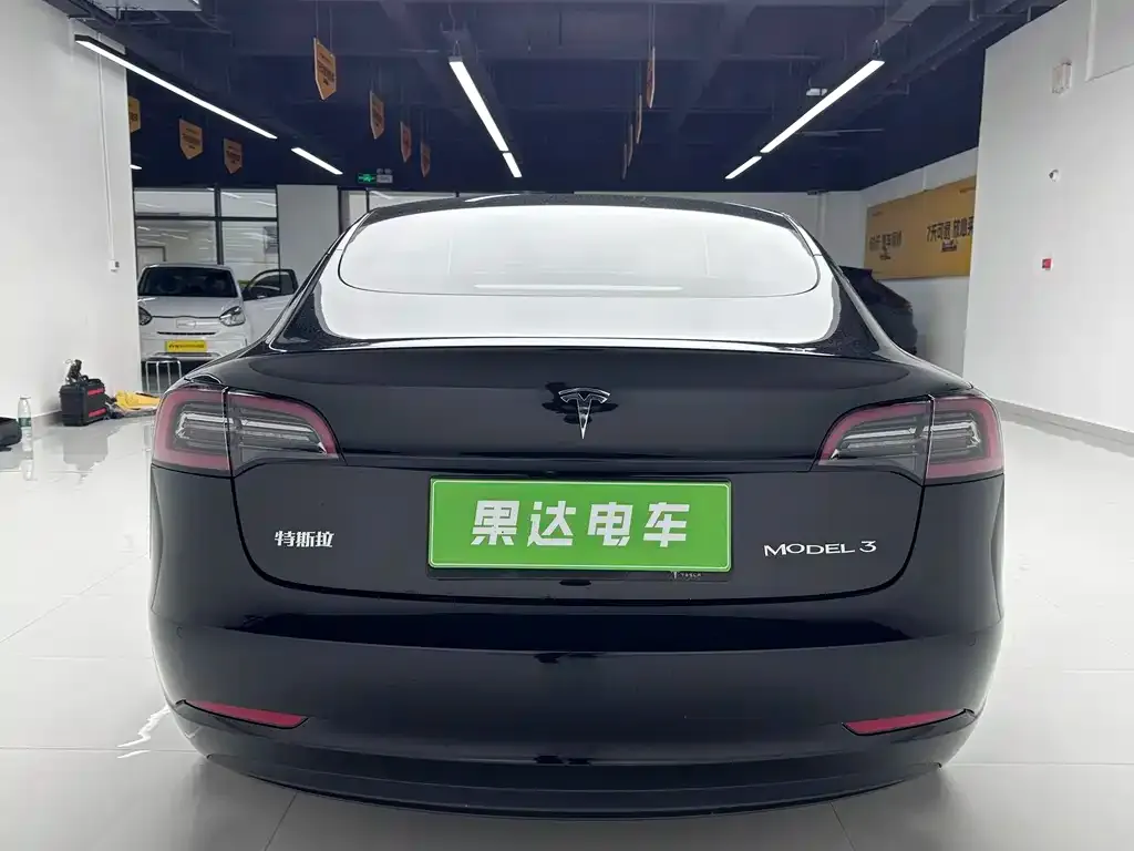 Tesla Model 3 — фото 3
