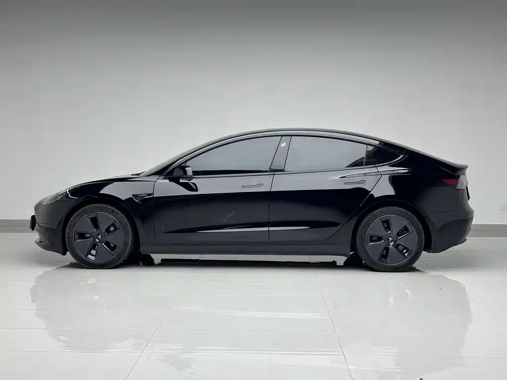 Tesla Model 3 — фото 9