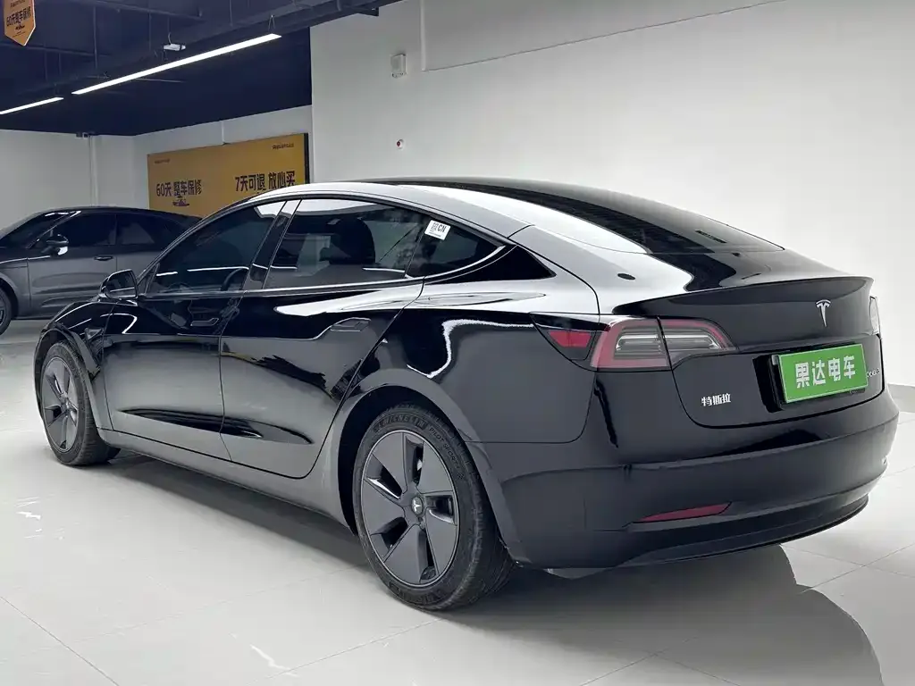 Tesla Model 3 — фото 10