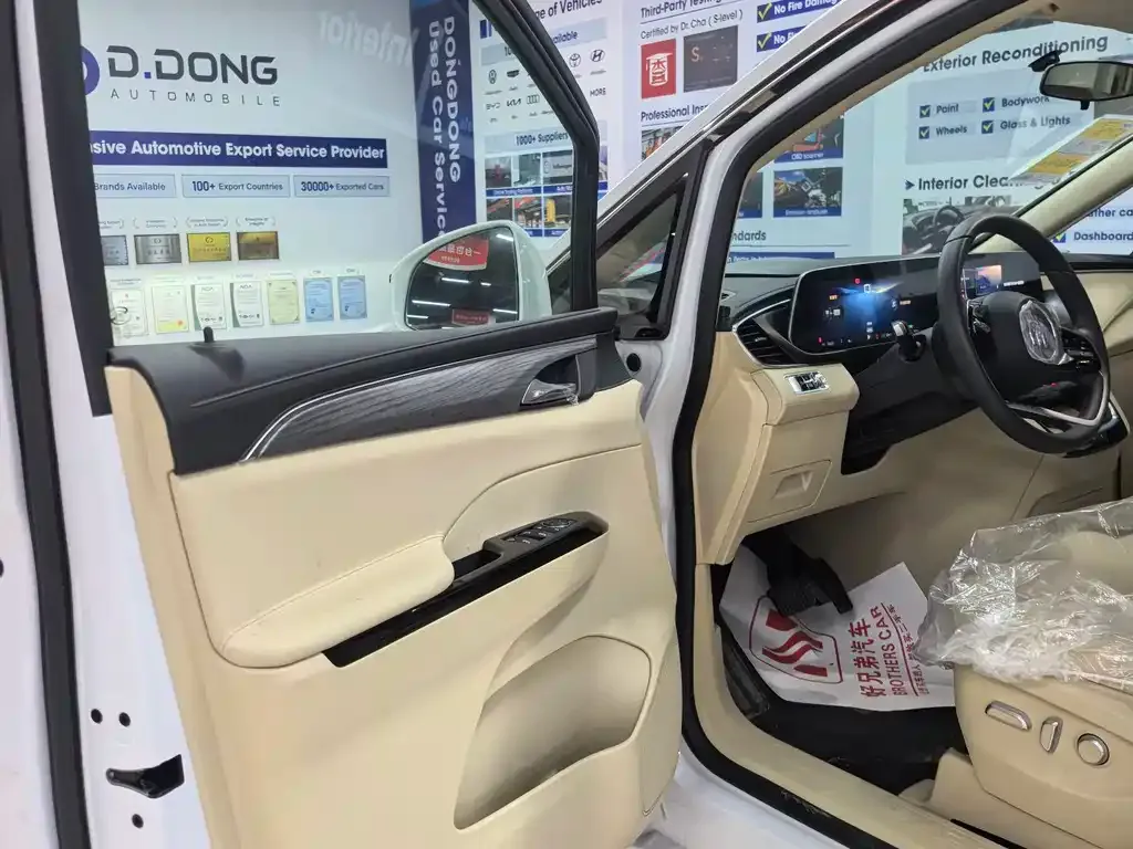 Buick GL8 Hybrid — фото 10
