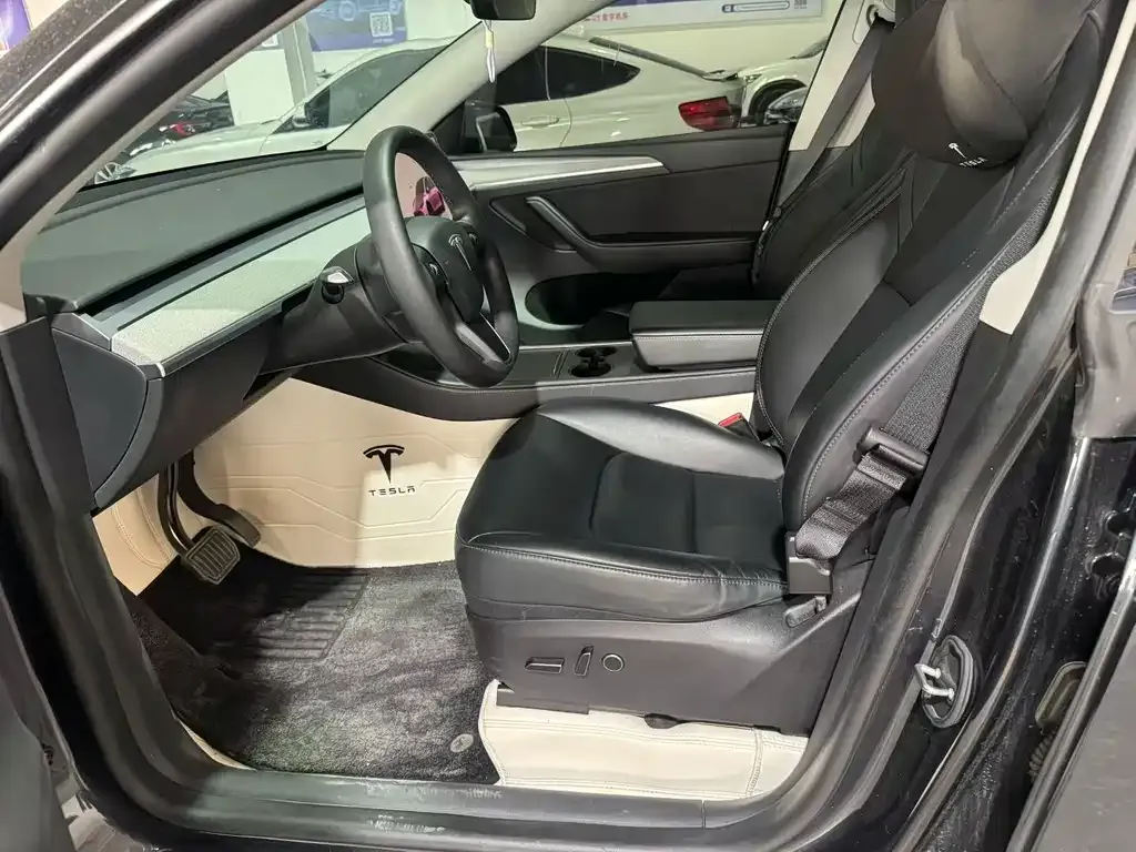Tesla Model Y — фото 3