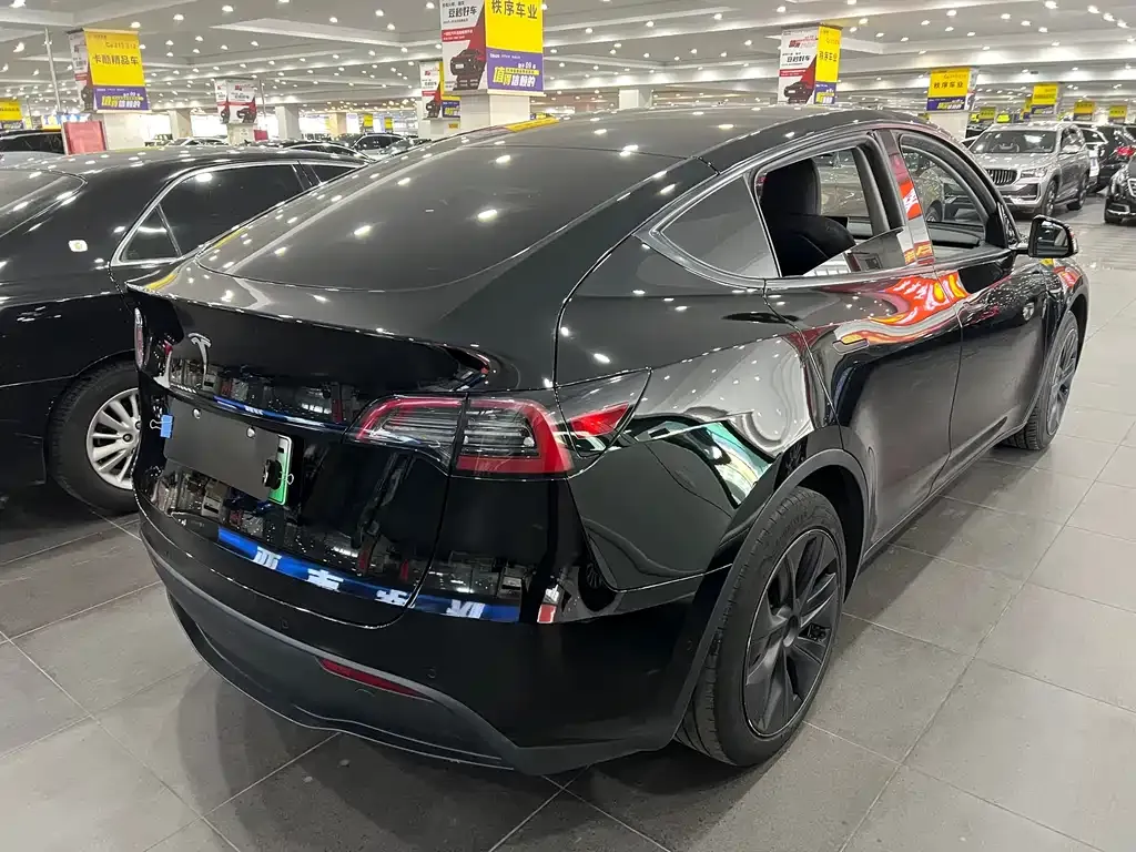 Tesla Model Y — фото 5