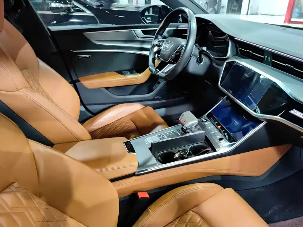 Audi A7L — фото 6
