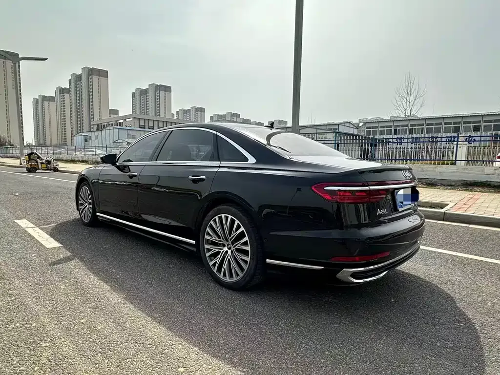 Audi A8 2022 из CN, фото 4