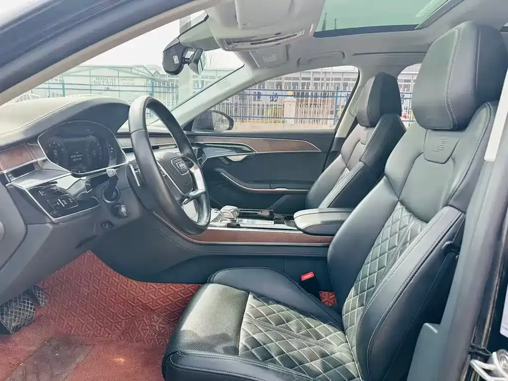 Audi A8 2022 из CN, фото 5