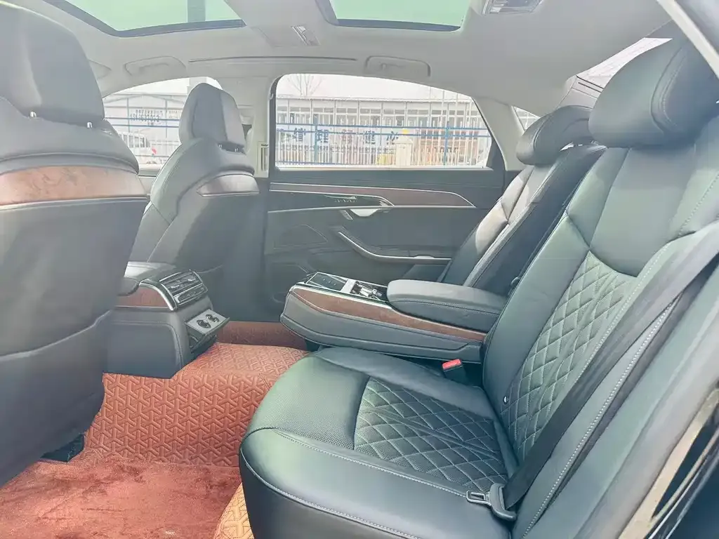 Audi A8 2022 из CN, фото 8
