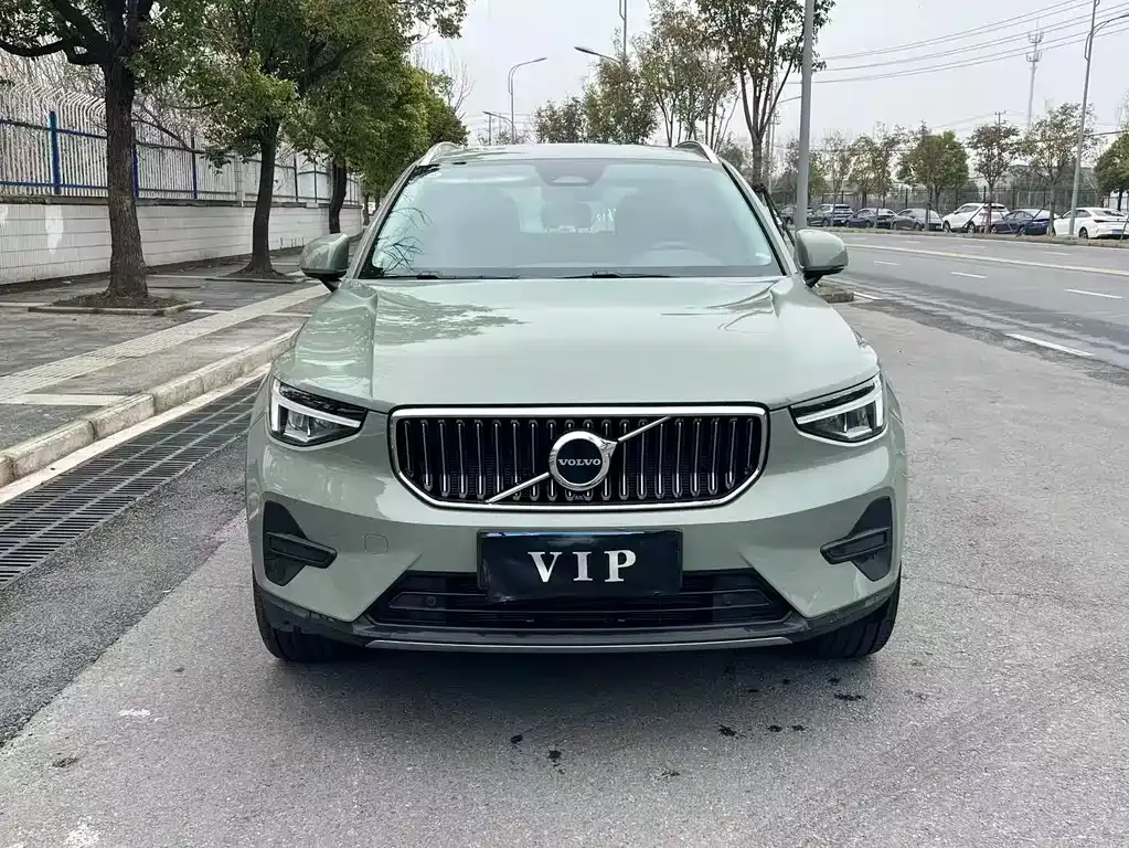 Volvo XC40 — фото 7