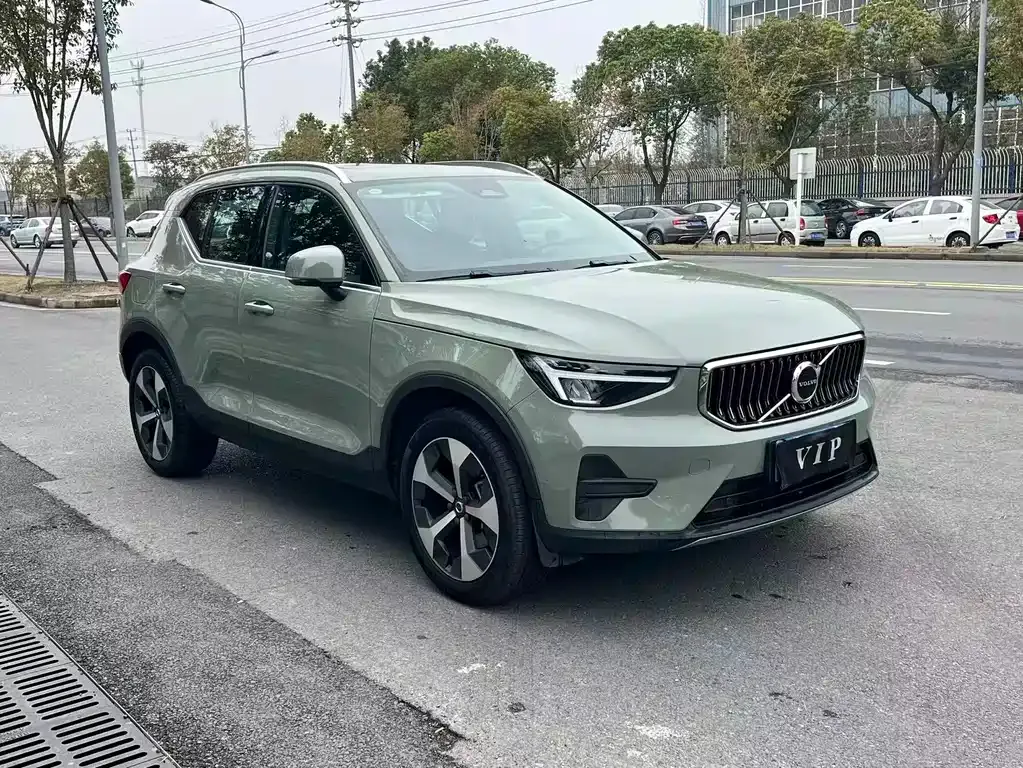 Volvo XC40 — фото 4