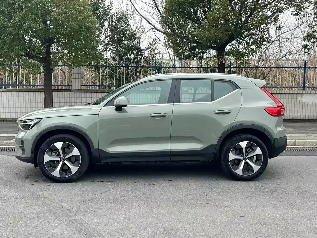 Volvo XC40 — фото 2