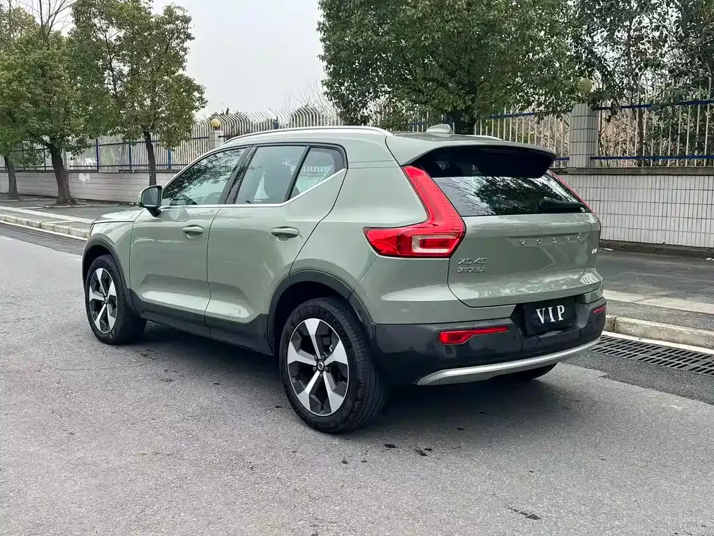Volvo XC40 — фото 6