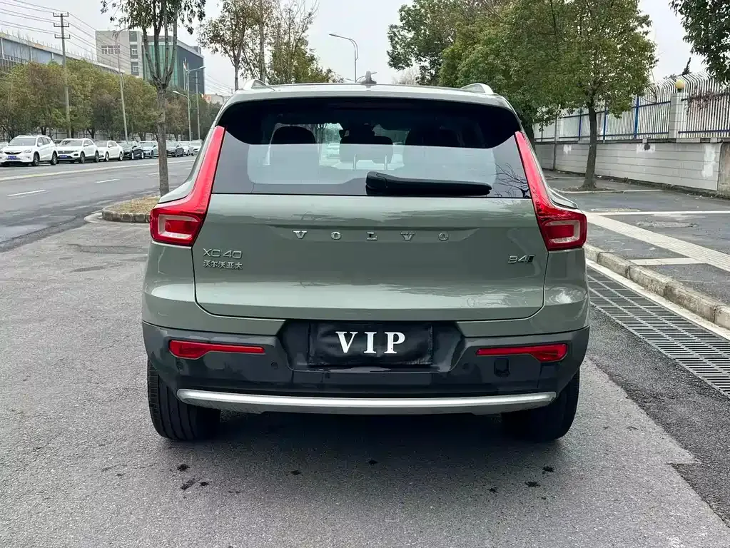 Volvo XC40 — фото 10