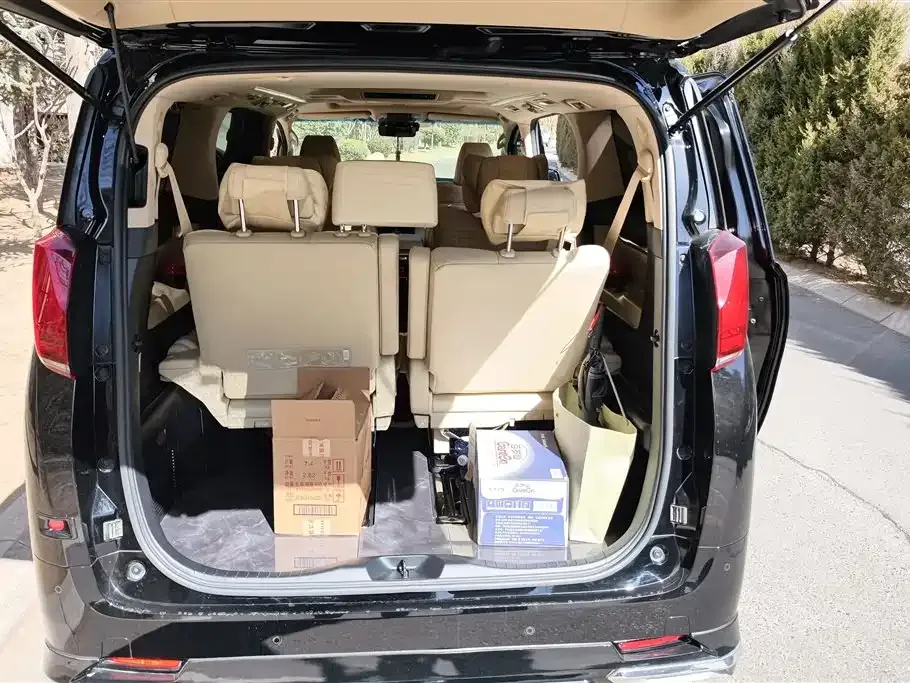 Toyota Alphard — фото 4
