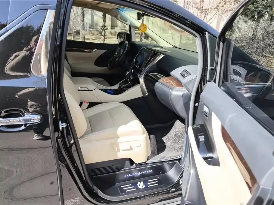 Toyota Alphard — фото 7