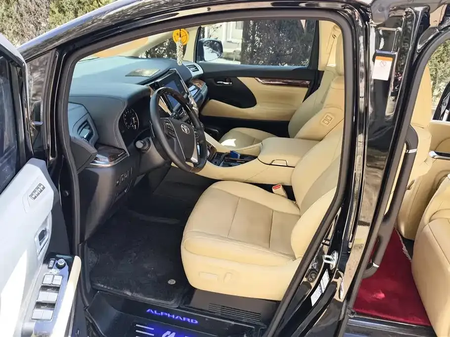 Toyota Alphard — фото 8