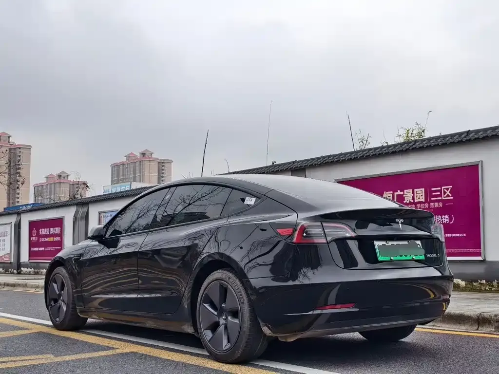 Tesla Model 3 — фото 4