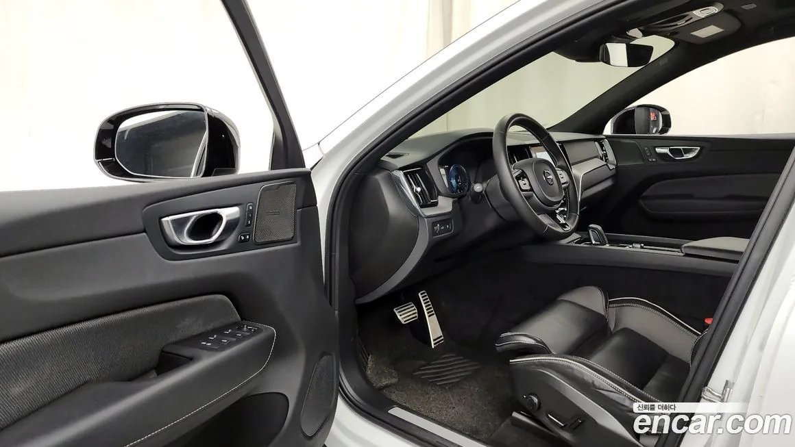 Volvo XC60 2021 из KR, фото 2