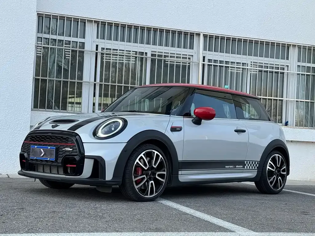 MINI JCW (John Cooper Works) — фото 1