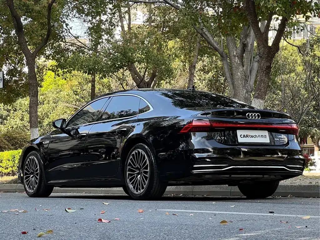 Audi A7L — фото 10