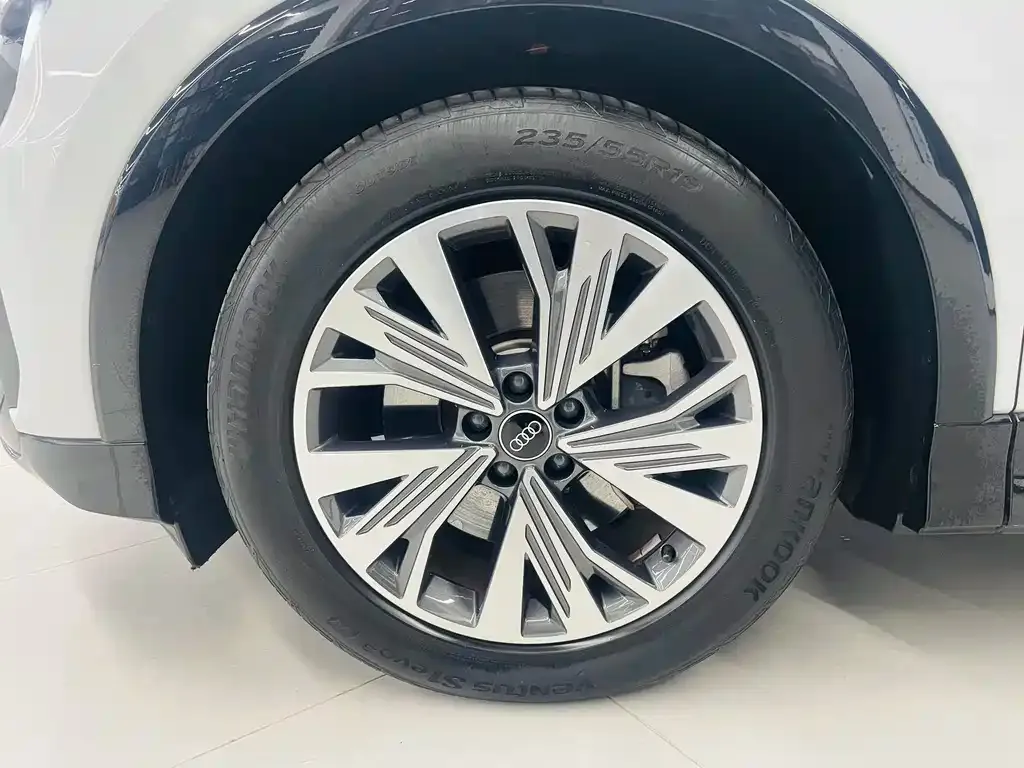 Audi Q5 e-tron 2023 из CN, фото 2