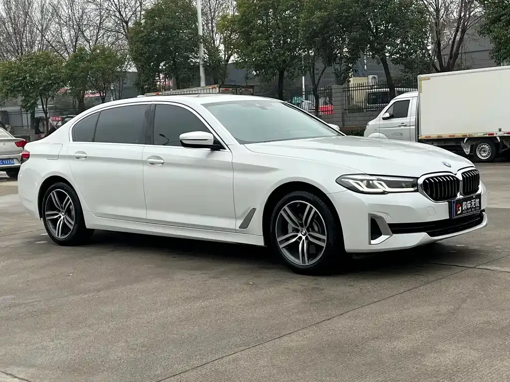 BMW 5 Series — фото 10