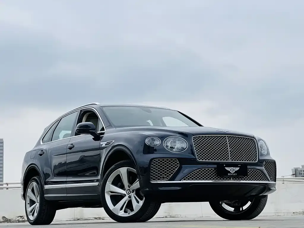 Bentley Bentayga 2023 из CN, фото 2