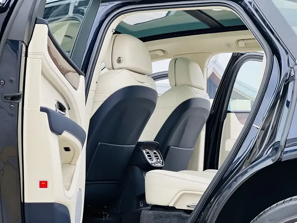 Bentley Bentayga 2023 из CN, фото 7