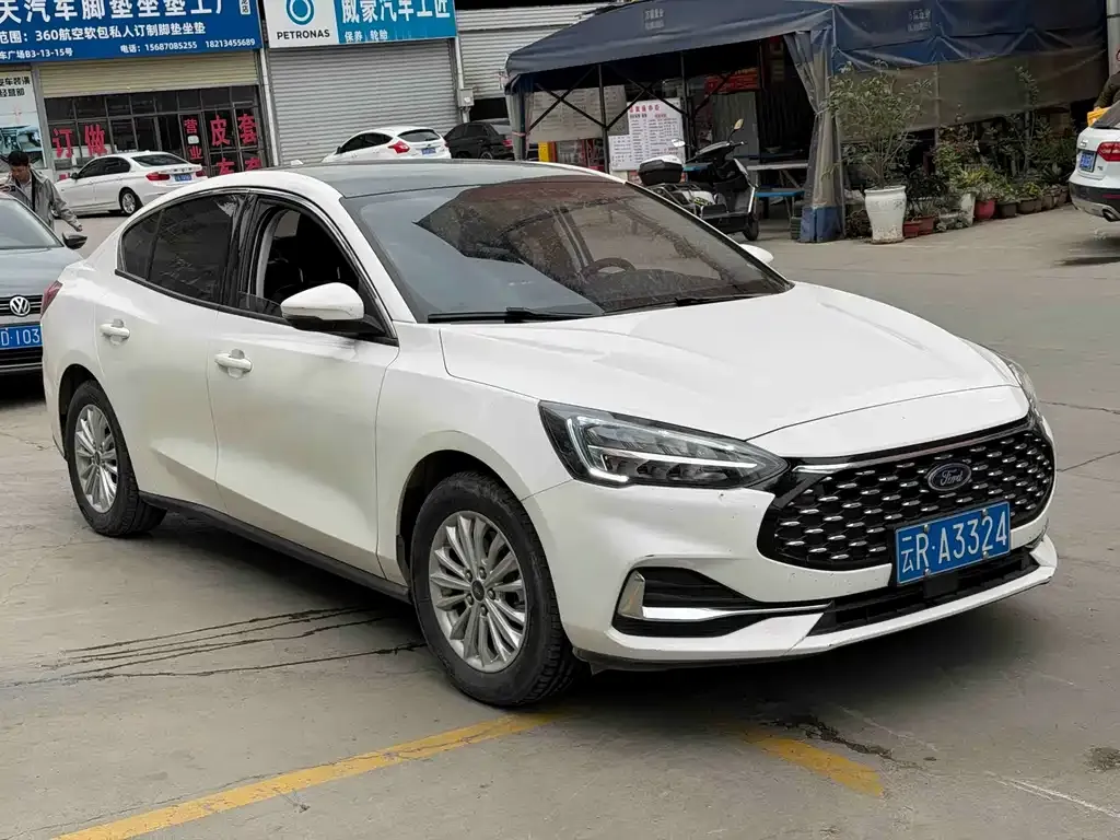 Ford Focus 2022 из CN, фото 8