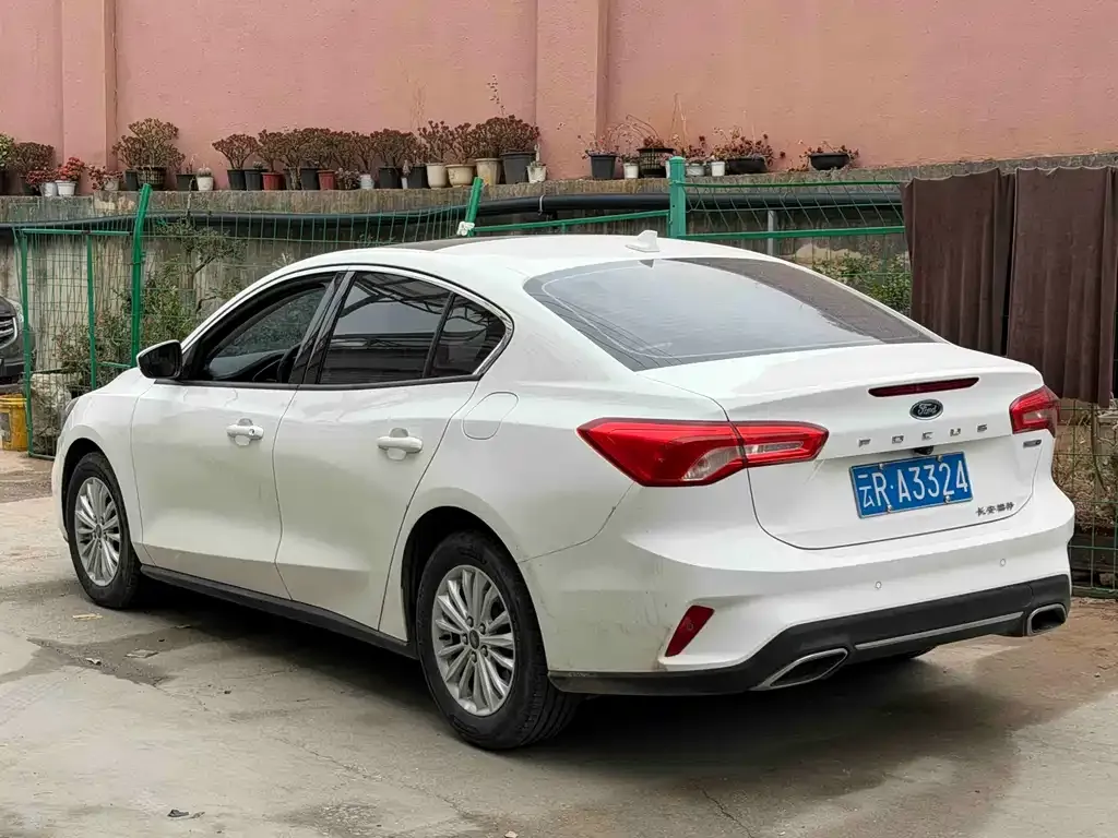 Ford Focus 2022 из CN, фото 7
