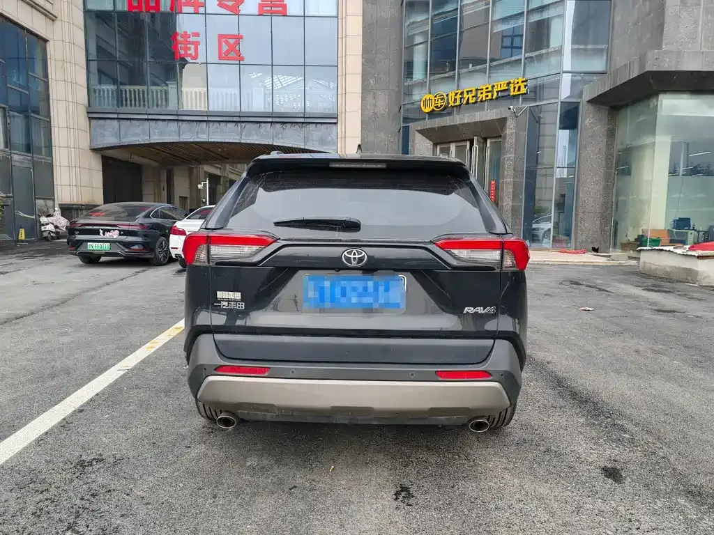 Toyota RAV4 — фото 10