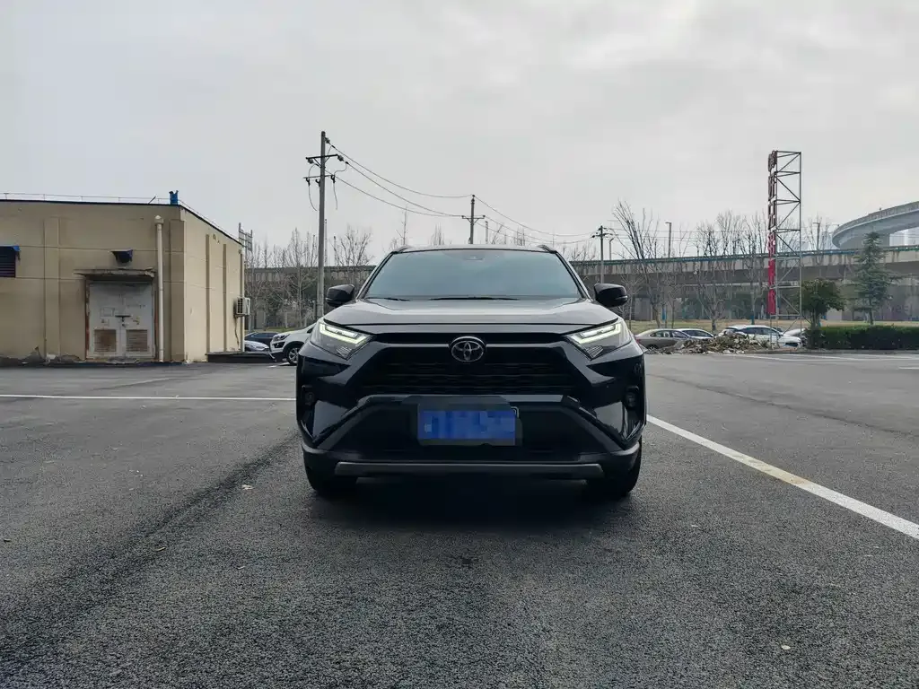 Toyota RAV4 — фото 8