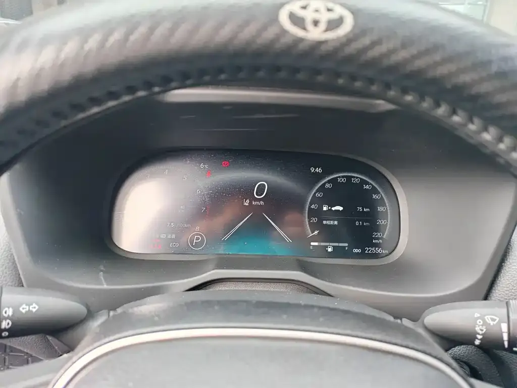 Toyota RAV4 — фото 2