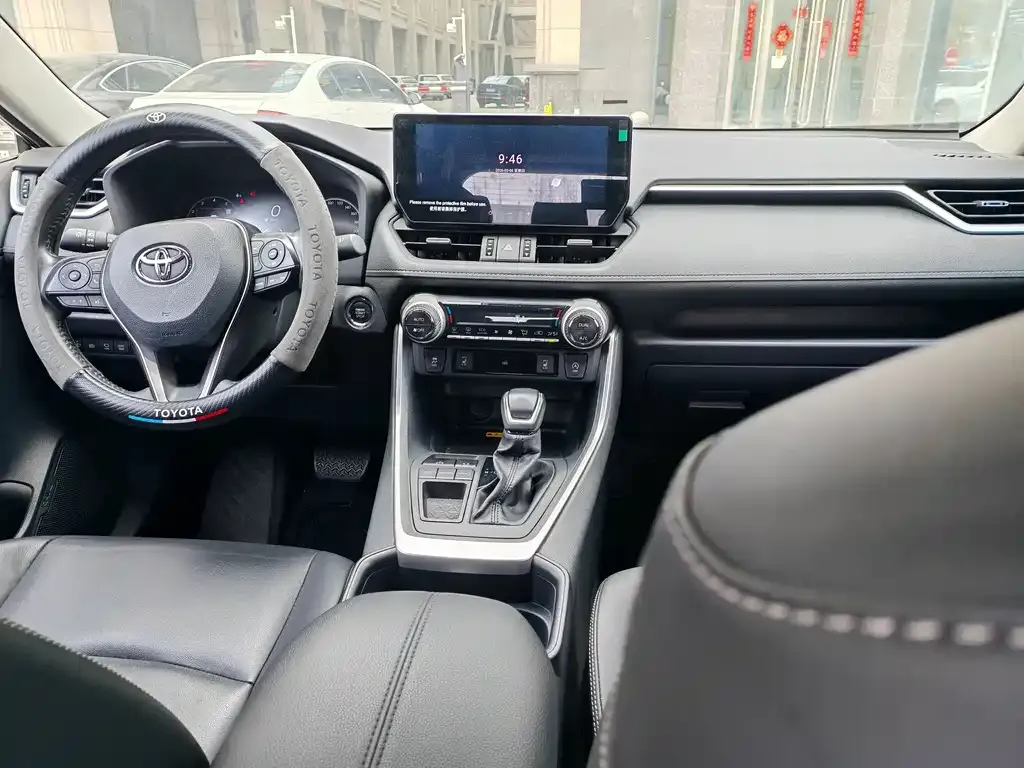 Toyota RAV4 — фото 4